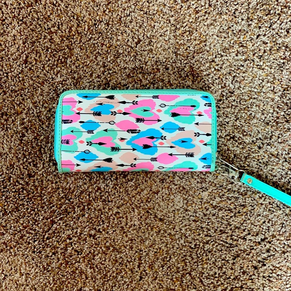 I’m selling a kid’s wallet. it’s cute and great condition!!